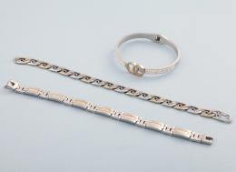 LOTE DE TRES PULSERAS DE ACERO. conjunto de tres pulseras de acero.