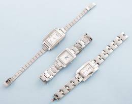 LOTE DE TRES RELOJES TOMMY HILFIGER EN METAL PLATEADO CON CORREA DE METAL ,TOMMY HILFIGER  NO SE PUEDE COMPROBAR SU FUNCIONAMIENTO,MOVIMIENTO CUARZO. 