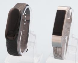 LOTE DE DOS RELOJES, XIAOMI Y FITBIL EN METAL DORADO Y NEGRO CON CORREA DE METAL Y CAUCHO ,XIAOMI NO SE PUEDE COMPROBAR SU FUNCIONAMIENTO,MOVIMIENTO CUARZO.  