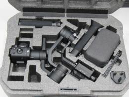 ESTABILIZADOR DE CÁMARA ,DJI RONIN-S Estabilizador de cámara con maletín con su respectivos accesorios, en buen estado.NO SE PUEDE COMPROBAR SU FUNCIONAMIENTO
