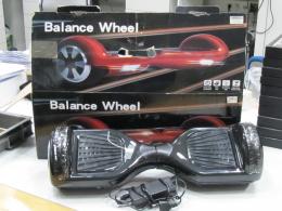 PATINETE ELÉCTRICO HOVERBOARD ,HOVERBOARD Patinete eléctrico hoverboard en color negro acompañado de la caja y con cargador, nuevo.NO SE PUEDE COMPROBAR SU FUNCIONAMIENTO 