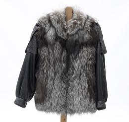 CHAQUETA DE PIEL CON DECORACIÓN GEOMÉTRICA Y APLICACIONES DE ZORRO GRIS Cuero y zorro