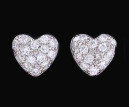PAREJA DE PENDIENTES EN FORMA DE CORAZÓN CON DIAMANTE EN ORO DE 18 KT  realizados en oro de 18kt, pareja de pendientes en formas de corazón cuajados de diamantes talla brillantre aprox 0.15 ct