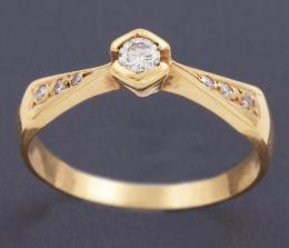SOLITARIO EN ORO AMARILLO DE 18 KT  solitario realizado en oro 18 kt con diamantes talla brillante de aprox 0.20 ct