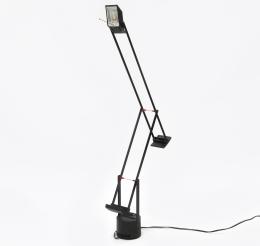 LÁMPARA DE MESA ITALIANA ARTEMIDE, DISEÑO DE RICHARD SAPPER, AÑOS 70. Aluminio