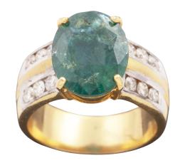 SORTIJA EN ORO 18KT, ESMERALDA Y DIAMANTES