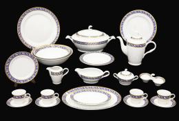 VAJILLA DE PORCELANA CZECH REPUBLIC CON BORDE EN TONALIDAD AZUL Y DORADO.