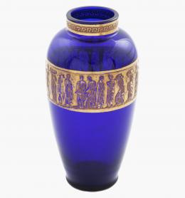 JARRÓN DE VIDRIO AZUL COBALTO CON DECORACIÓN DE GRECA EN DORADO, POSIBLEMENTE LIMOGES S.XIX