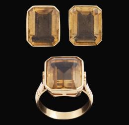 CONJUNTO DE PENDIENTES Y SORTIJA EN ORO 18 KT Y TOPACIOS