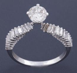 SORTIJA EN ORO 18KT Y DIAMANTES