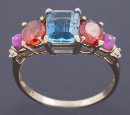 SORTIJA EN ORO CON PIEDRAS DE COLOR Y DIAMANTES