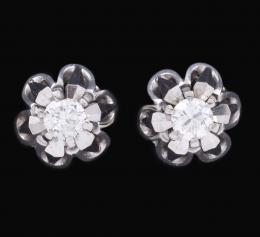 PENDIENTE TIPO DORMILONAS EN ORO 18 KT Y DIAMANTES