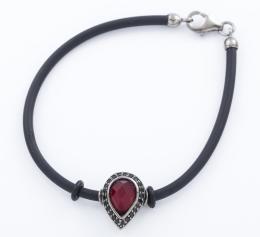 PULSERA EN PLATA DE LEY, CAUCHO NEGRO, ESPINELAS NEGRAS Y PIEDRA ROJA