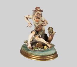 FIGURA DE ANCIANO CON GUITARRA EN PORCELANA CAPODIMONTE. NÁPOLES, S. XX