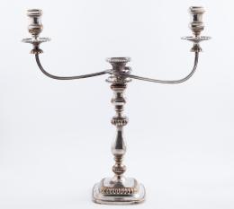 CANDELABRO MODERNO DE SOBREMESA EN METAL PLATEADO CON BRAZOS DESMONTABLES