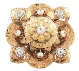 BROCHE ISABELINO EN ORO 18KT Y PERLAS ALJÓFAR. S XIX