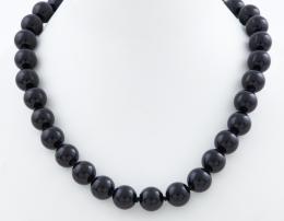COLLAR DE CUENTAS DE ÓNIX Y METAL PLATEADO
