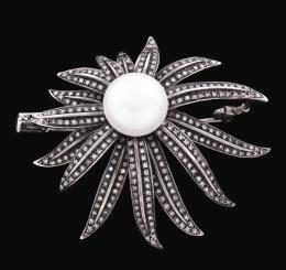 BROCHE ANTIGUO EN PLATA DE LEY, PERLA CULTIVADA Y DIAMANTES