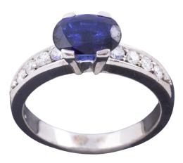 SORTIJA EN ORO 18KT, ZAFIRO Y DIAMANTES