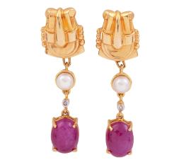 PENDIENTES EN ORO 18KT, PERLAS CULTIVADAS, RUBÍES Y DIAMANTES