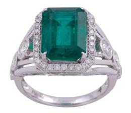 SORTIJA EN ORO 18KT, ESMERALDA Y DIAMANTES
