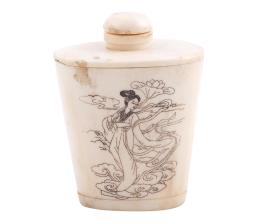 SNUFF BOTTLE EN MARFIL. CHINA, S.XIX, TALLER SEGÚN DIBUJOS DINASTÍA QING.