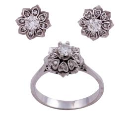 CONJUNTO DE PENDIENTES Y SORTIJA EN ORO BAJO Y DIAMANTES