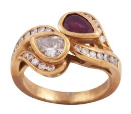 SORTIJA "TÚ Y YO" EN ORO 18KT, RUBÍ Y DIAMANTES
