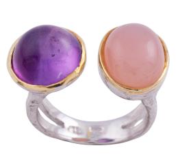 SORTIJA EN PLATA 925 CON CHAPADO EN ORO, CUARZO ROSA Y AMATISTA. JOYERÍA DE AUTOR, PIEZA ÚNICA