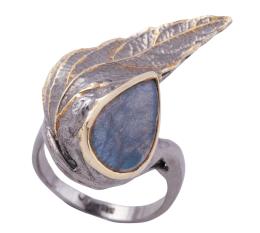 SORTIJA EN PLATA 925 CON CHAPADO EN ORO Y LABRADORITA . JOYERÍA DE AUTOR, PIEZA ÚNICA