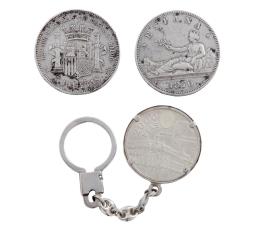 LOTE DE DOS MONEDAS Y UNA LLAVERO CON MONEDA EN PLATA