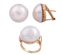CONJUNTO DE PENDIENTES Y SORTIJA EN ORO 18KT Y PERLAS MABE