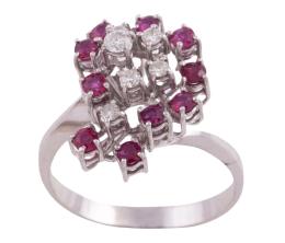 SORTIJA EN ORO 18KT, RUBÍES Y DIAMANTES