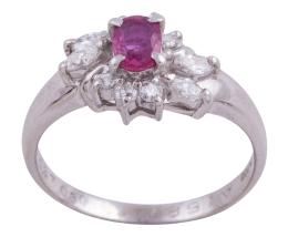 SORTIJA EN ORO 18KT, RUBÍ Y DIAMANTES
