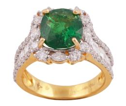 SORTIJA EN ORO 18KT, GRANATE VERDE Y DIAMANTES