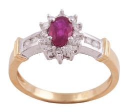 SORTIJA EN ORO BICOLOR 18KT, RUBÍ Y DIAMANTES