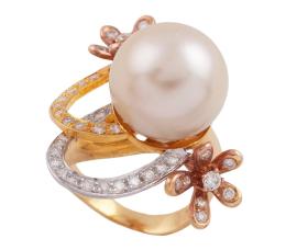 SORTIJA EN ORO BICOLOR 18KT, PERLA CULTIVADA Y DIAMANTES