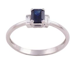 SORTIJA EN ORO 18KT, ZAFIRO Y DIAMANTES