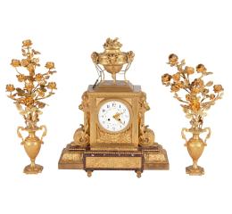 GUARNICIÓN DE RELOJ Y CANDELABROS, ESTILO LUIS XVI