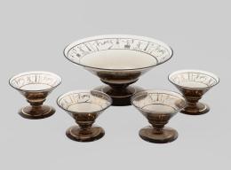JUEGO DE PEQUEÑA PONCHERA Y CUATRO COPAS EN VIDRIO SOPLADO. CA.1920