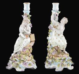 PAREJA DE CANDELEROS DE PORCELANA. SITZENDORF, FFSS. S. XIX.