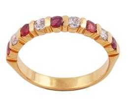 MEDIA ALIANZA EN ORO 18KT, RUBÍES Y DIAMANTES