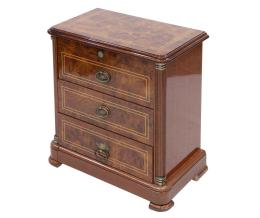 MESA AUXILIAR ESTILO CLÁSICO EN MADERA DE RAÍZ DE CAOBA