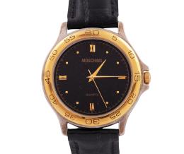 RELOJ MOSCHINO EN ACERO CON BISEL CHAPADO EN ORO. CUARZO