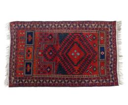 ALFOMBRA PERSA EN LANA CON MOTIVOS GEOMÉTRICOS