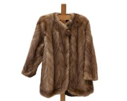 CHAQUETÓN EN PIEL DE VISÓN CLARO