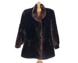 ABRIGO EN PIEL DE MUTÓN MARRÓN