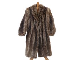 ABRIGO LARGO EN PIEL DE ZORRO