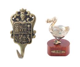 LOTE DE DOS OBJETOS EN METAL PLATEADO