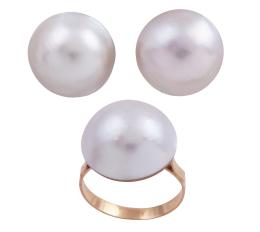CONJUNTO DE SORTIJA Y PENDIENTES EN ORO 18KT Y PERLAS MABE